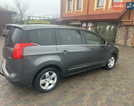 Серый Пежо 5008, объемом двигателя 1.6 л и пробегом 260 тыс. км за 10777 $, фото 4 на Automoto.ua