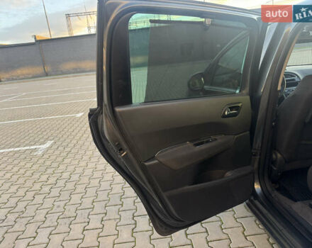 Сірий Пежо 5008, об'ємом двигуна 1.6 л та пробігом 269 тис. км за 7700 $, фото 21 на Automoto.ua