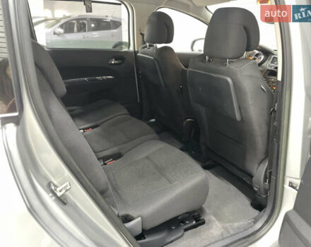 Сірий Пежо 5008, об'ємом двигуна 1.6 л та пробігом 237 тис. км за 10650 $, фото 25 на Automoto.ua