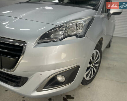 Серый Пежо 5008, объемом двигателя 1.6 л и пробегом 237 тыс. км за 10650 $, фото 13 на Automoto.ua