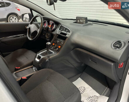 Серый Пежо 5008, объемом двигателя 1.6 л и пробегом 237 тыс. км за 10650 $, фото 26 на Automoto.ua