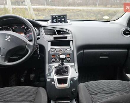 Сірий Пежо 5008, об'ємом двигуна 1.56 л та пробігом 263 тис. км за 10200 $, фото 15 на Automoto.ua