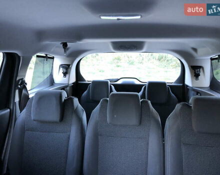 Сірий Пежо 5008, об'ємом двигуна 1.6 л та пробігом 185 тис. км за 10400 $, фото 46 на Automoto.ua