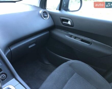 Сірий Пежо 5008, об'ємом двигуна 1.6 л та пробігом 185 тис. км за 10800 $, фото 48 на Automoto.ua