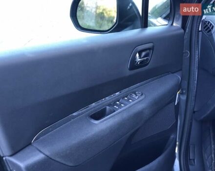 Сірий Пежо 5008, об'ємом двигуна 1.6 л та пробігом 185 тис. км за 10800 $, фото 17 на Automoto.ua