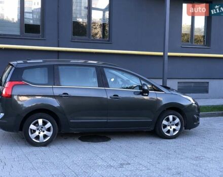 Сірий Пежо 5008, об'ємом двигуна 1.6 л та пробігом 185 тис. км за 10800 $, фото 24 на Automoto.ua