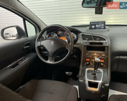 Серый Пежо 5008, объемом двигателя 1.6 л и пробегом 237 тыс. км за 10650 $, фото 3 на Automoto.ua