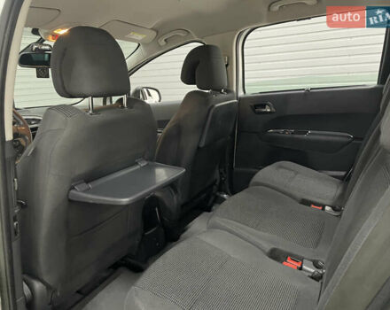 Серый Пежо 5008, объемом двигателя 1.6 л и пробегом 237 тыс. км за 10650 $, фото 39 на Automoto.ua