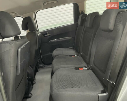 Сірий Пежо 5008, об'ємом двигуна 1.6 л та пробігом 237 тис. км за 10650 $, фото 4 на Automoto.ua