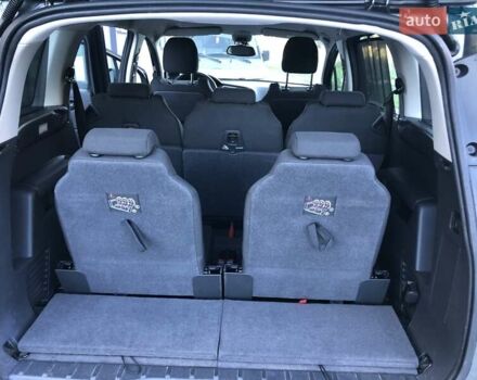Сірий Пежо 5008, об'ємом двигуна 1.6 л та пробігом 185 тис. км за 10800 $, фото 36 на Automoto.ua