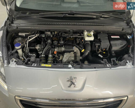 Серый Пежо 5008, объемом двигателя 1.6 л и пробегом 237 тыс. км за 10650 $, фото 6 на Automoto.ua