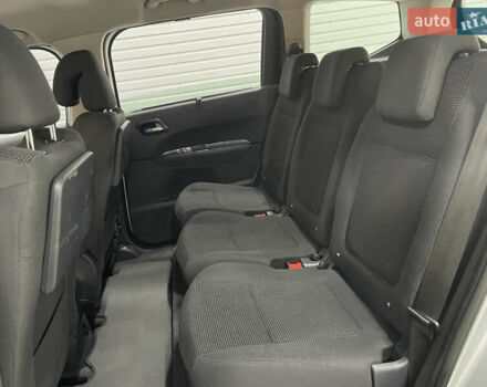 Сірий Пежо 5008, об'ємом двигуна 1.6 л та пробігом 237 тис. км за 10650 $, фото 32 на Automoto.ua