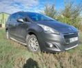 Сірий Пежо 5008, об'ємом двигуна 1.6 л та пробігом 300 тис. км за 9000 $, фото 1 на Automoto.ua