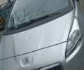 Сірий Пежо 5008, об'ємом двигуна 2 л та пробігом 175 тис. км за 12000 $, фото 1 на Automoto.ua