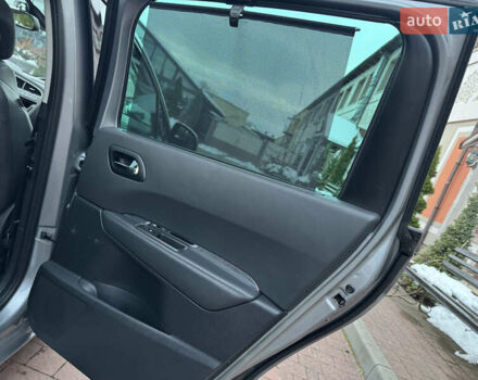 Сірий Пежо 5008, об'ємом двигуна 1.6 л та пробігом 223 тис. км за 10750 $, фото 103 на Automoto.ua