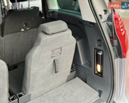 Сірий Пежо 5008, об'ємом двигуна 1.6 л та пробігом 200 тис. км за 12300 $, фото 36 на Automoto.ua