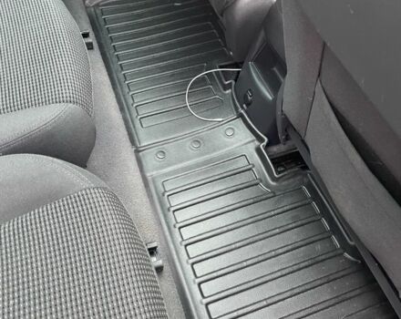 Серый Пежо 5008, объемом двигателя 2 л и пробегом 240 тыс. км за 12300 $, фото 12 на Automoto.ua