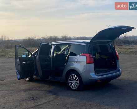 Серый Пежо 5008, объемом двигателя 2 л и пробегом 315 тыс. км за 10299 $, фото 32 на Automoto.ua