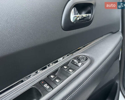 Сірий Пежо 5008, об'ємом двигуна 1.6 л та пробігом 223 тис. км за 10750 $, фото 59 на Automoto.ua