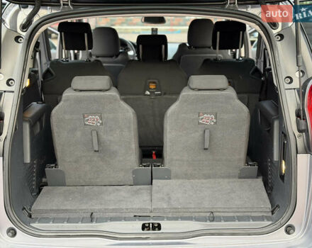 Сірий Пежо 5008, об'ємом двигуна 1.6 л та пробігом 200 тис. км за 12300 $, фото 34 на Automoto.ua