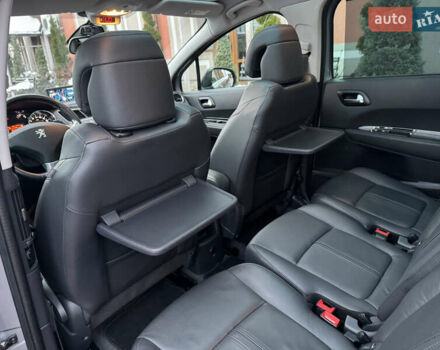 Сірий Пежо 5008, об'ємом двигуна 1.6 л та пробігом 223 тис. км за 10750 $, фото 117 на Automoto.ua