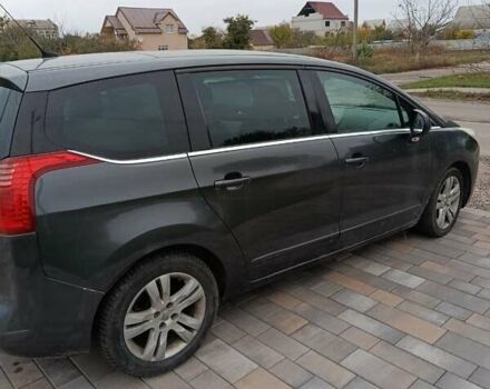 Серый Пежо 5008, объемом двигателя 1.6 л и пробегом 196 тыс. км за 6200 $, фото 4 на Automoto.ua