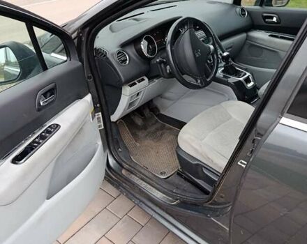 Серый Пежо 5008, объемом двигателя 1.6 л и пробегом 196 тыс. км за 6200 $, фото 1 на Automoto.ua