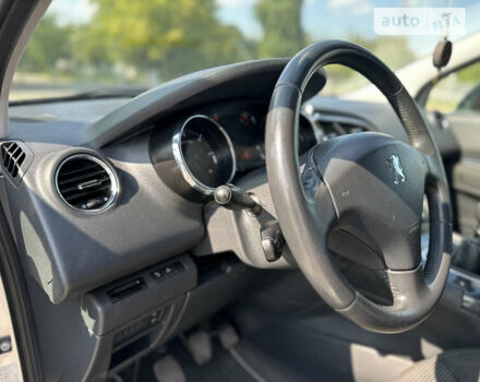 Серый Пежо 5008, объемом двигателя 1.56 л и пробегом 271 тыс. км за 6850 $, фото 41 на Automoto.ua