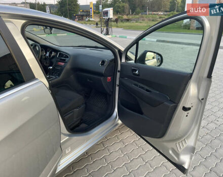 Сірий Пежо 5008, об'ємом двигуна 2 л та пробігом 337 тис. км за 9000 $, фото 15 на Automoto.ua