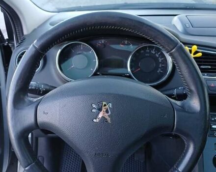 Серый Пежо 5008, объемом двигателя 2 л и пробегом 264 тыс. км за 9900 $, фото 1 на Automoto.ua