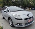 Серый Пежо 5008, объемом двигателя 1.6 л и пробегом 165 тыс. км за 7300 $, фото 1 на Automoto.ua
