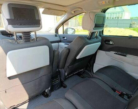 Серый Пежо 5008, объемом двигателя 1.6 л и пробегом 270 тыс. км за 8300 $, фото 1 на Automoto.ua