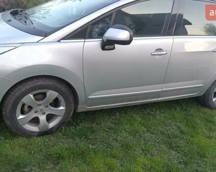 Серый Пежо 5008, объемом двигателя 1.6 л и пробегом 182 тыс. км за 8300 $, фото 4 на Automoto.ua