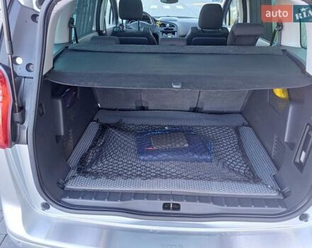 Серый Пежо 5008, объемом двигателя 2 л и пробегом 264 тыс. км за 9900 $, фото 3 на Automoto.ua