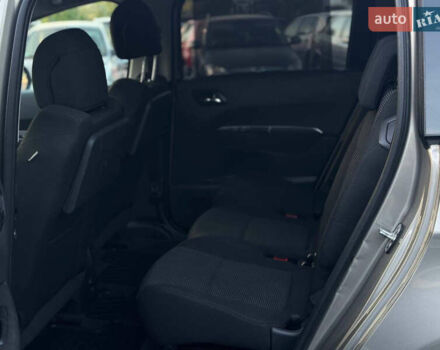 Серый Пежо 5008, объемом двигателя 1.56 л и пробегом 268 тыс. км за 7290 $, фото 15 на Automoto.ua