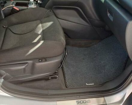 Серый Пежо 5008, объемом двигателя 2 л и пробегом 264 тыс. км за 9900 $, фото 17 на Automoto.ua