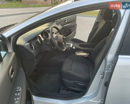 Сірий Пежо 5008, об'ємом двигуна 2 л та пробігом 337 тис. км за 9000 $, фото 11 на Automoto.ua