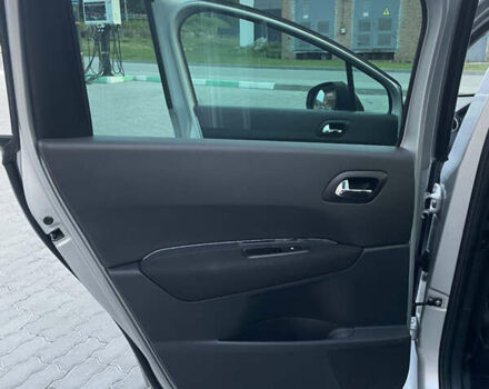 Сірий Пежо 5008, об'ємом двигуна 2 л та пробігом 337 тис. км за 9000 $, фото 37 на Automoto.ua