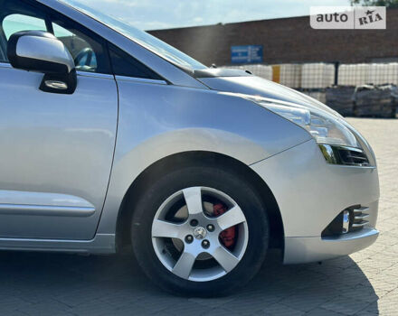 Серый Пежо 5008, объемом двигателя 1.56 л и пробегом 271 тыс. км за 6850 $, фото 12 на Automoto.ua