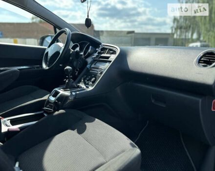 Серый Пежо 5008, объемом двигателя 1.56 л и пробегом 271 тыс. км за 6850 $, фото 25 на Automoto.ua