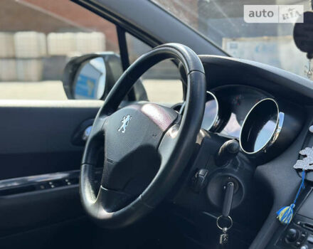 Серый Пежо 5008, объемом двигателя 1.56 л и пробегом 271 тыс. км за 6850 $, фото 30 на Automoto.ua