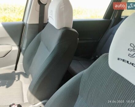 Сірий Пежо 5008, об'ємом двигуна 1.6 л та пробігом 210 тис. км за 7099 $, фото 6 на Automoto.ua