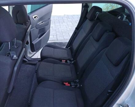 Серый Пежо 5008, объемом двигателя 2 л и пробегом 264 тыс. км за 9900 $, фото 13 на Automoto.ua