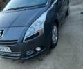 Серый Пежо 5008, объемом двигателя 2 л и пробегом 227 тыс. км за 7200 $, фото 1 на Automoto.ua