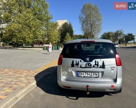 Серый Пежо 5008, объемом двигателя 2 л и пробегом 240 тыс. км за 9000 $, фото 3 на Automoto.ua