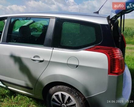 Сірий Пежо 5008, об'ємом двигуна 1.6 л та пробігом 210 тис. км за 7099 $, фото 7 на Automoto.ua
