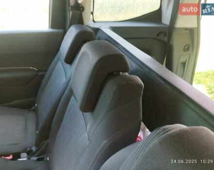 Сірий Пежо 5008, об'ємом двигуна 1.6 л та пробігом 210 тис. км за 7099 $, фото 1 на Automoto.ua