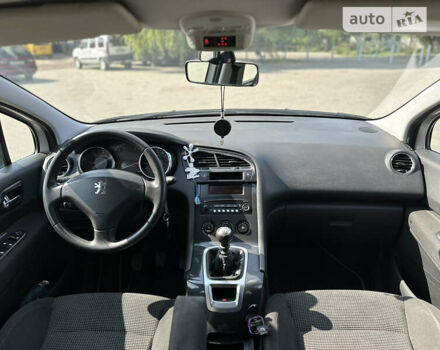 Серый Пежо 5008, объемом двигателя 1.56 л и пробегом 271 тыс. км за 6850 $, фото 33 на Automoto.ua