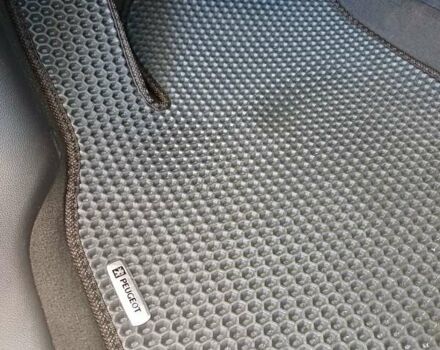 Серый Пежо 5008, объемом двигателя 2 л и пробегом 264 тыс. км за 9900 $, фото 20 на Automoto.ua