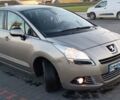 Серый Пежо 5008, объемом двигателя 1.6 л и пробегом 250 тыс. км за 7300 $, фото 1 на Automoto.ua